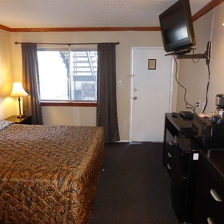 Travel Inn Laramie Bagian luar foto