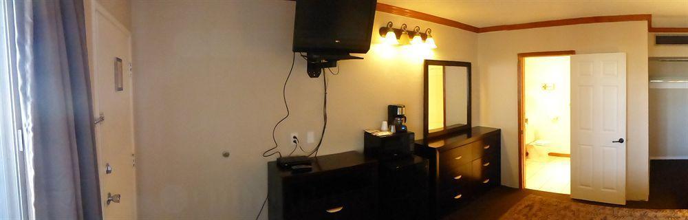 Travel Inn Laramie Bagian luar foto