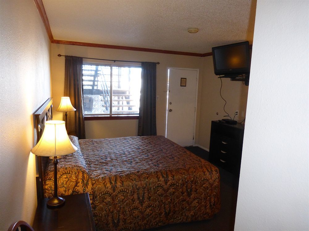 Travel Inn Laramie Bagian luar foto
