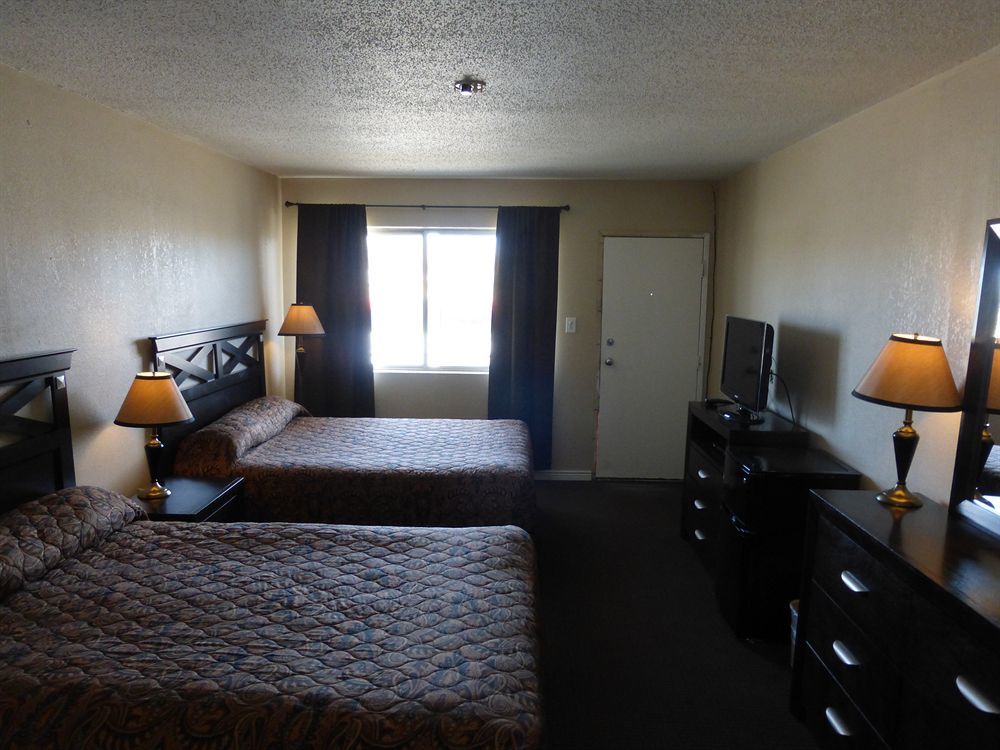 Travel Inn Laramie Bagian luar foto