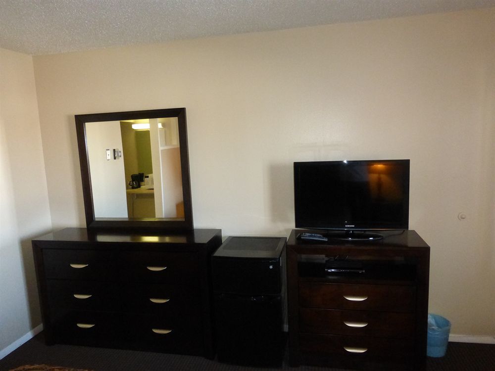 Travel Inn Laramie Bagian luar foto