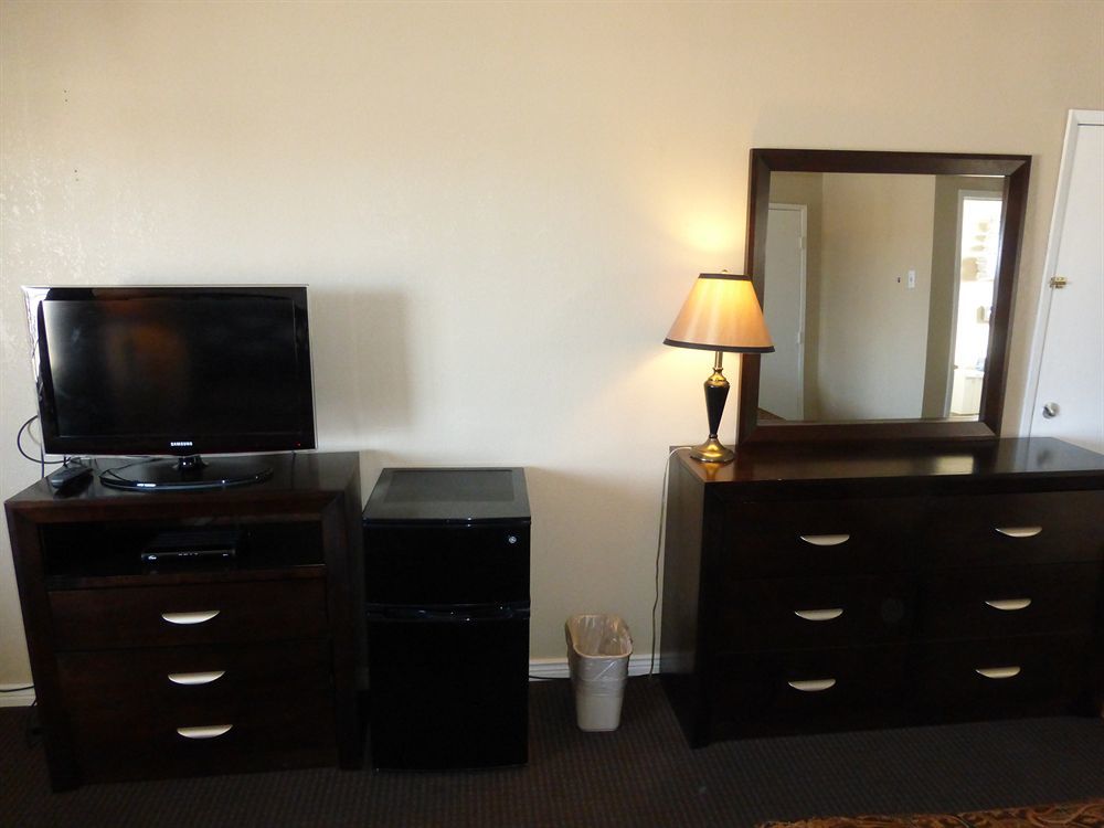 Travel Inn Laramie Bagian luar foto