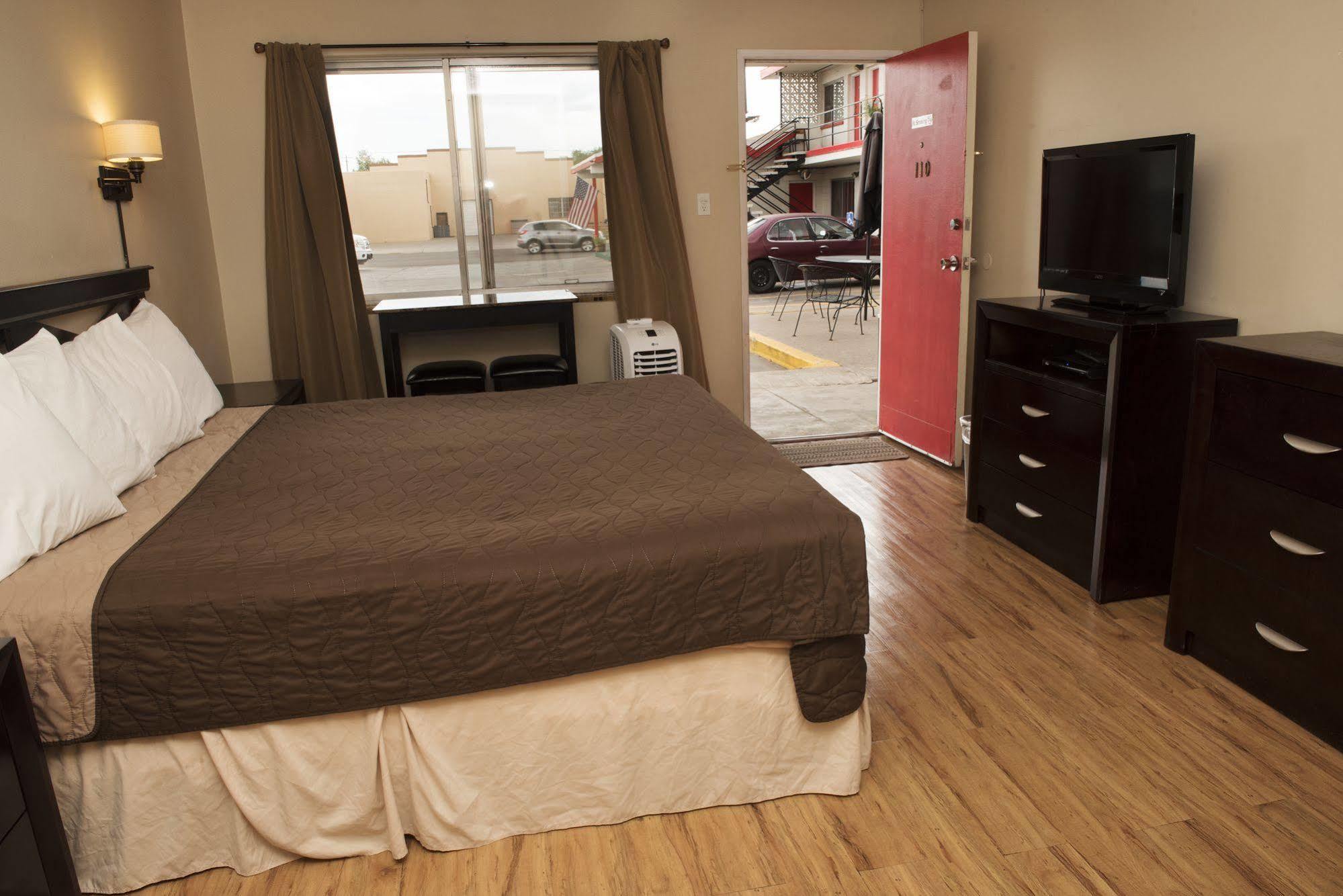 Travel Inn Laramie Bagian luar foto