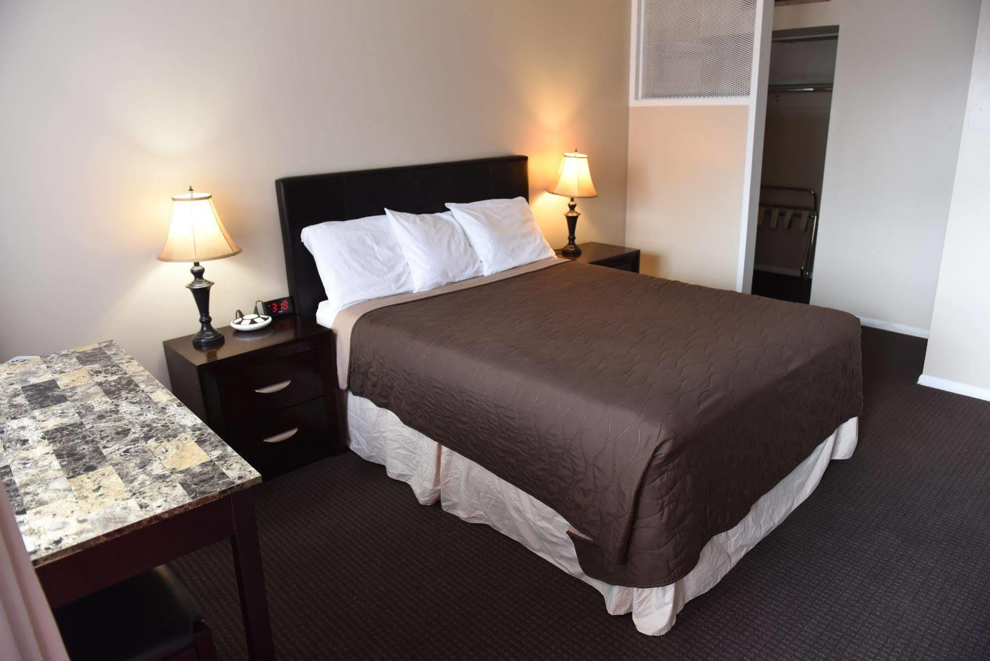 Travel Inn Laramie Bagian luar foto