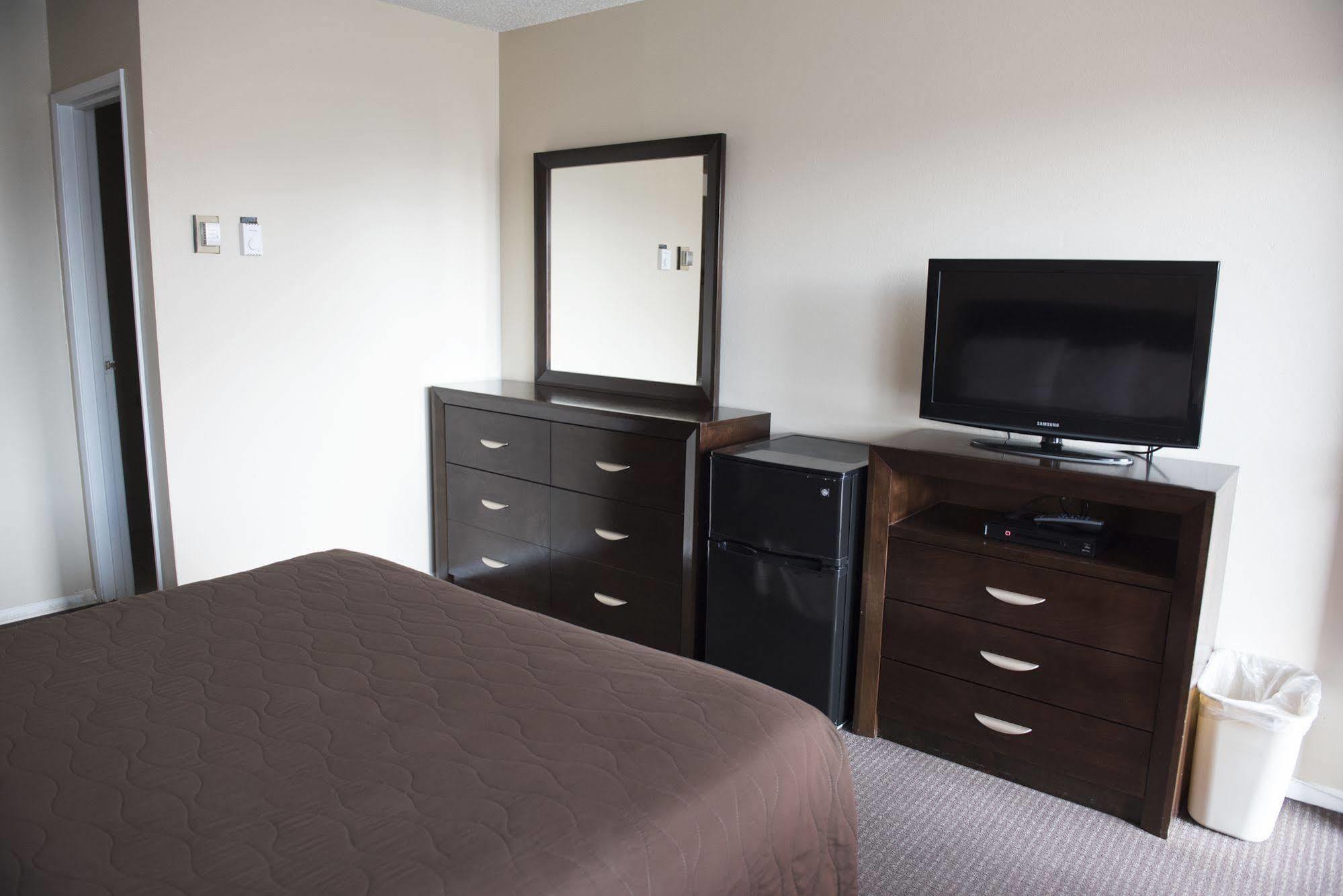 Travel Inn Laramie Bagian luar foto
