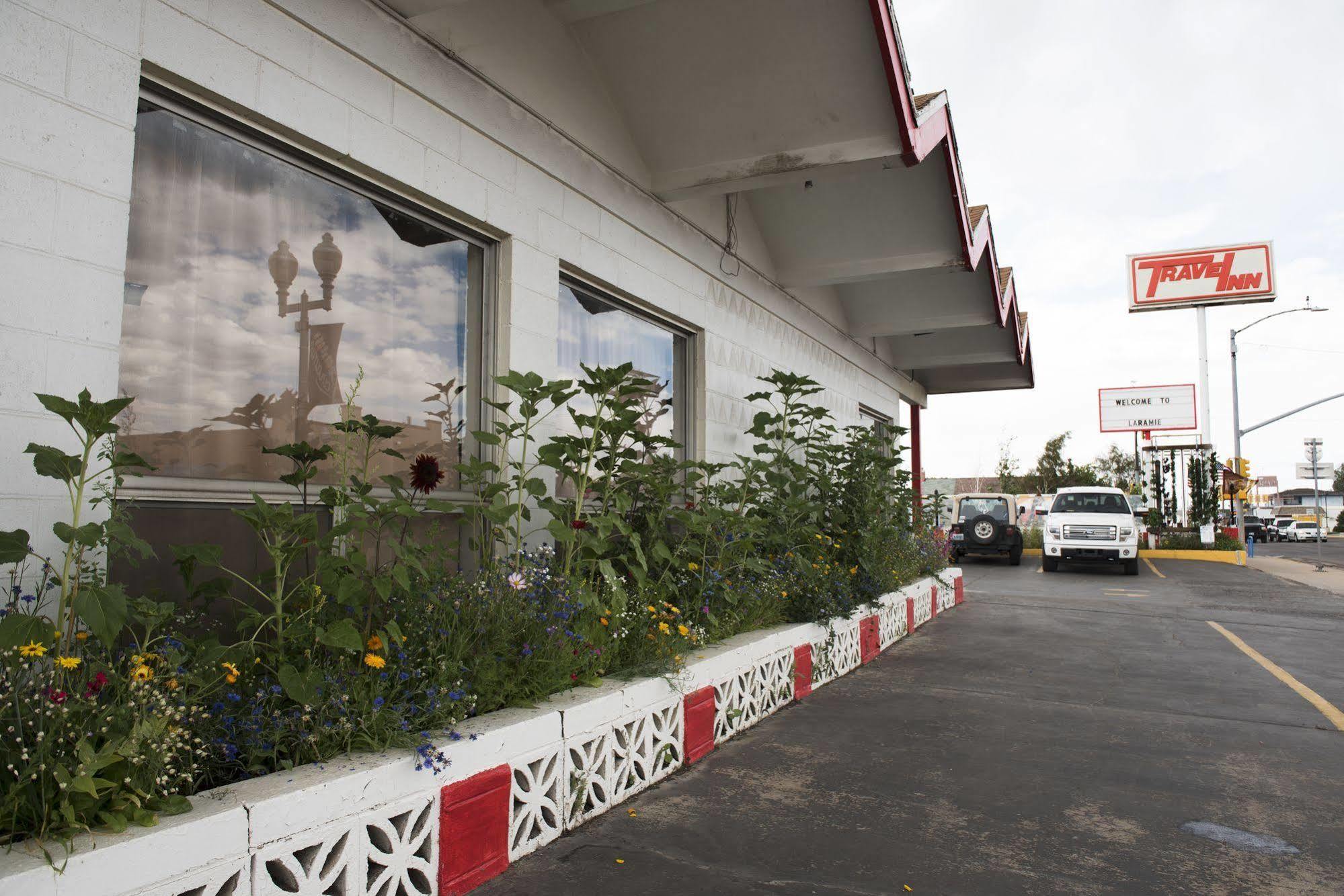 Travel Inn Laramie Bagian luar foto